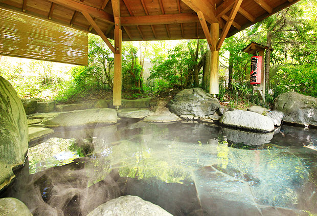 開湯三百年以上の歴史を誇る源泉掛け流しの天然温泉
